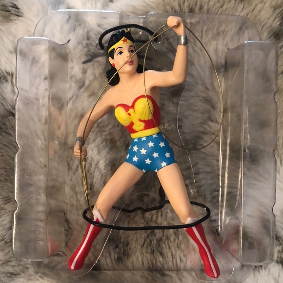Hallmark Keepsake Wonder Woman Ornament - Picture 3 of 5